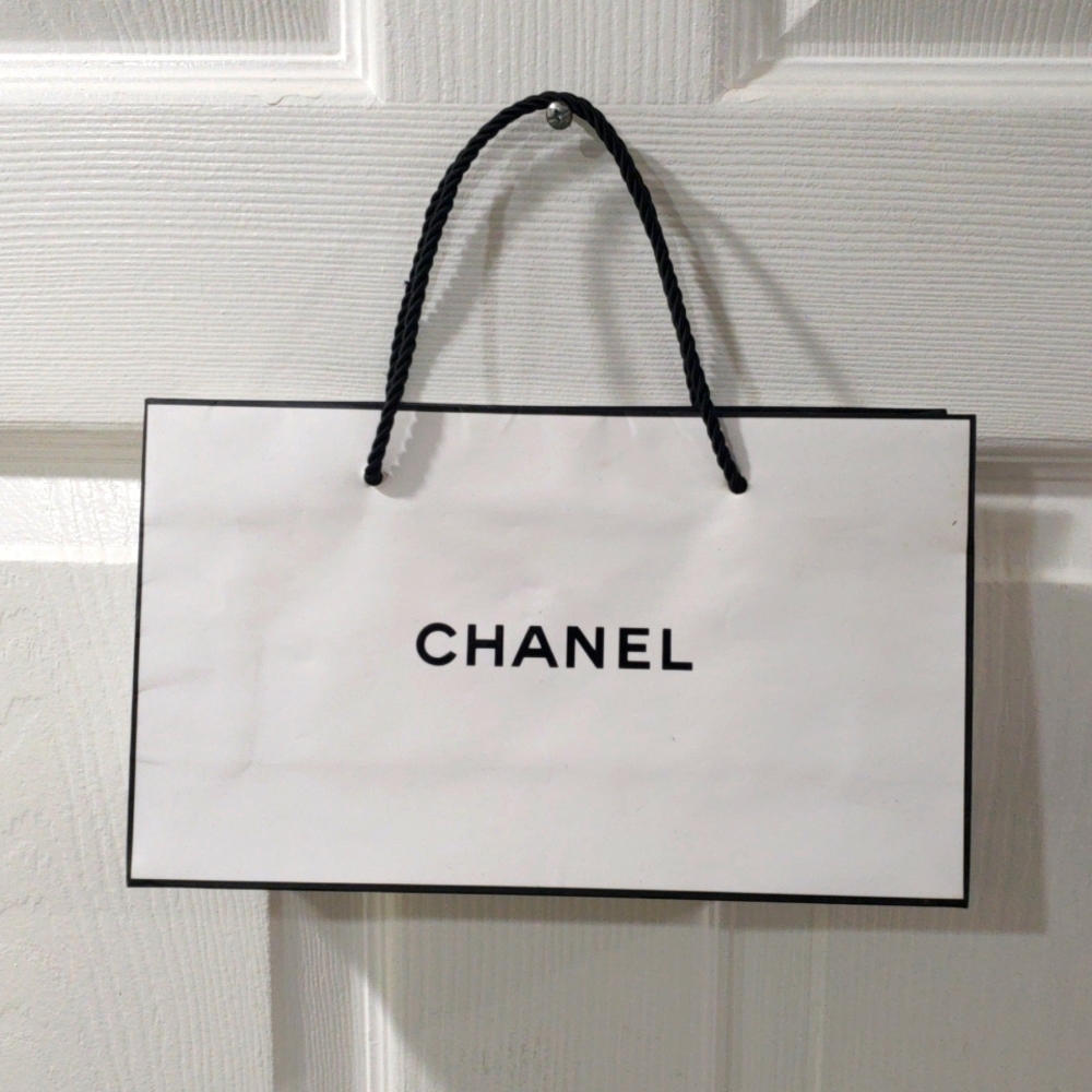 Authentic Chanel White Small Gift Bag Authentic Paper Shopping Bag 925x55x3